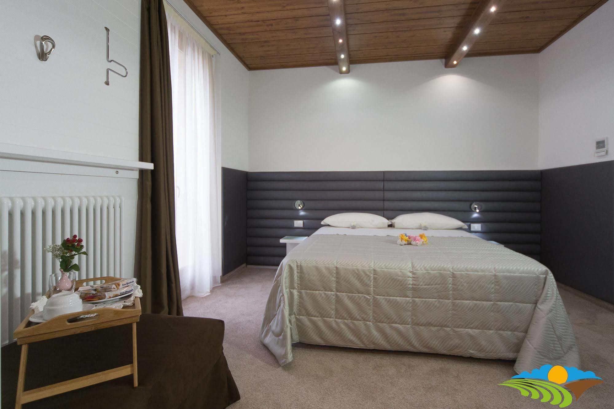 Diffuso - Il Poggetto Tra & San Marino Couette-café Urbino